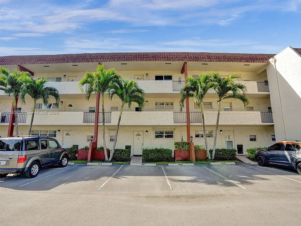 8962 S Hollybrook Blvd #303