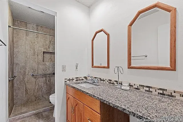 7641 Antique Oak St — Photo 5