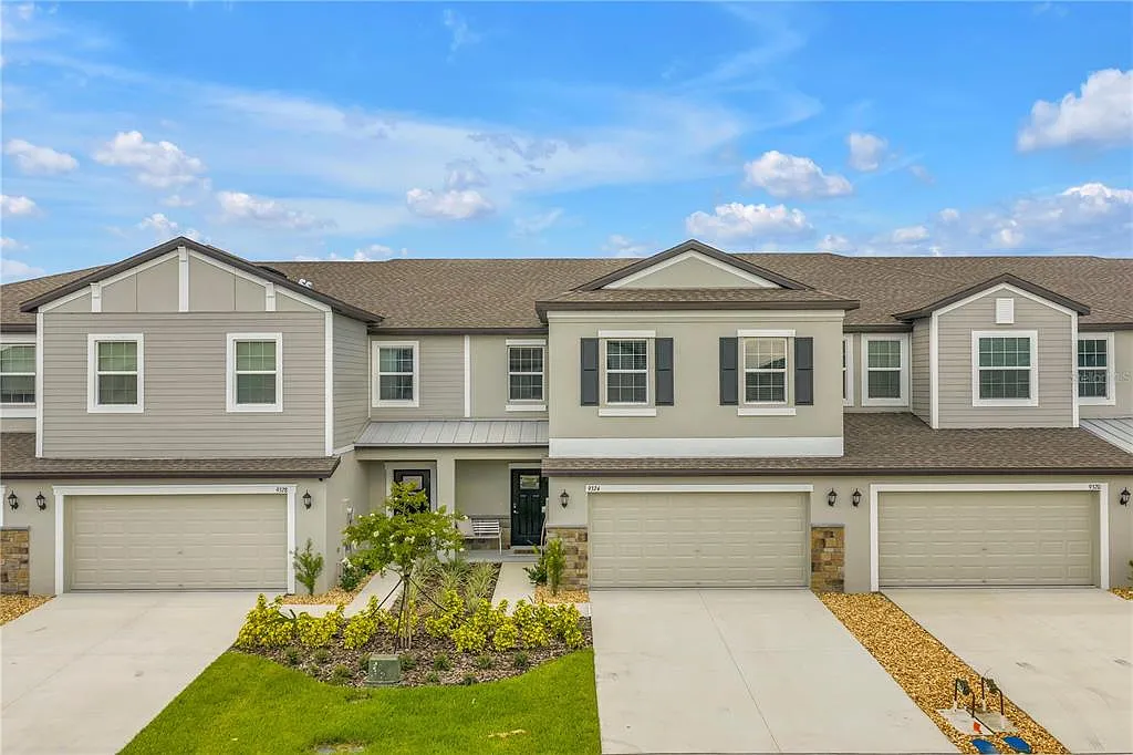4 bed, 2.5 bath, 2458 sqft, $2,800 — Photo 1