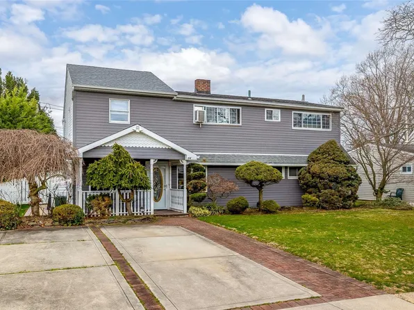 34 Potter Lane, Levittown, NY 11756
