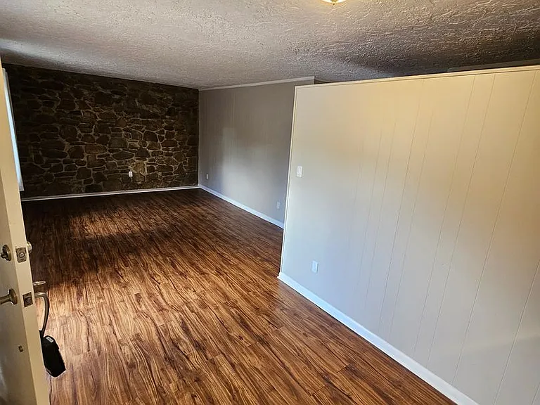 Willow Terrace Apartments — Photo 8