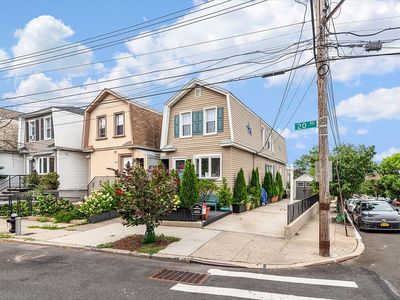 4319 20th Rd, Long Island City, NY, 11105