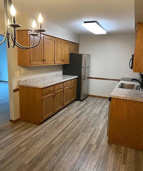 Kitchen / Dining Area