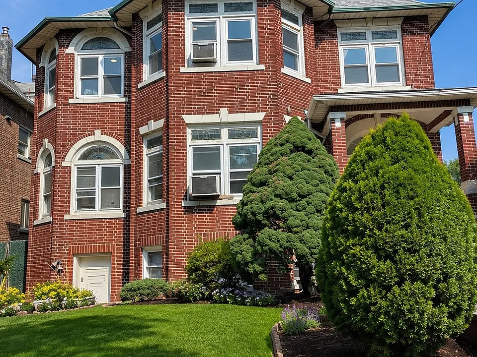 735 Avenue C #2