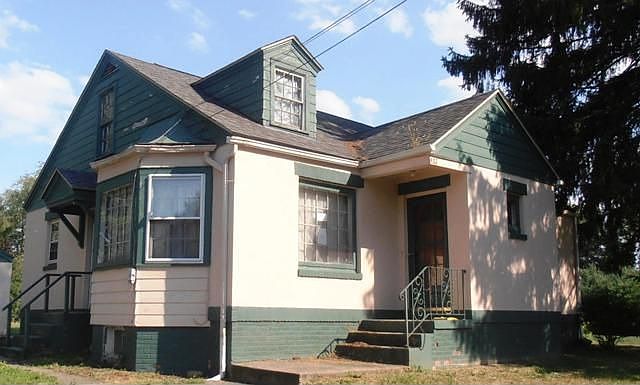 1st image of 402 29th St NW