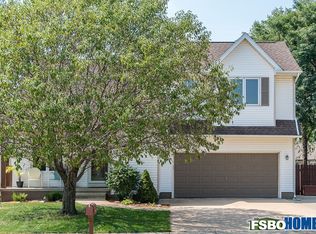 2920 Oxford St, Marion, IA 52302