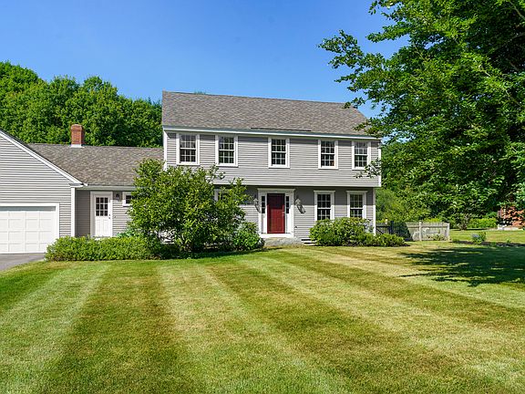 2nd image of 35 Fieldstone Drive