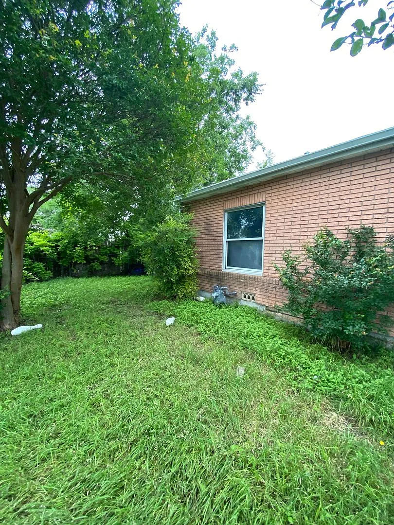 903 Conder St. — Photo 2