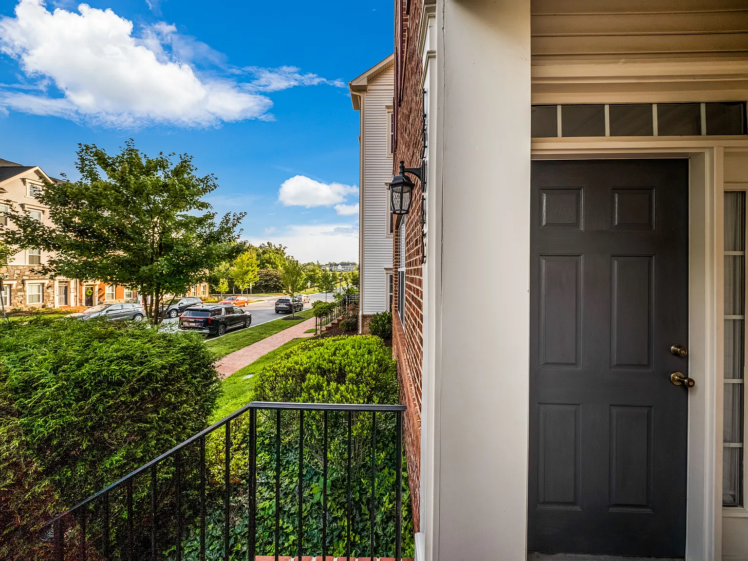 3 bed, 2.5 bath, 1850 sqft, $3,100 — Photo 3