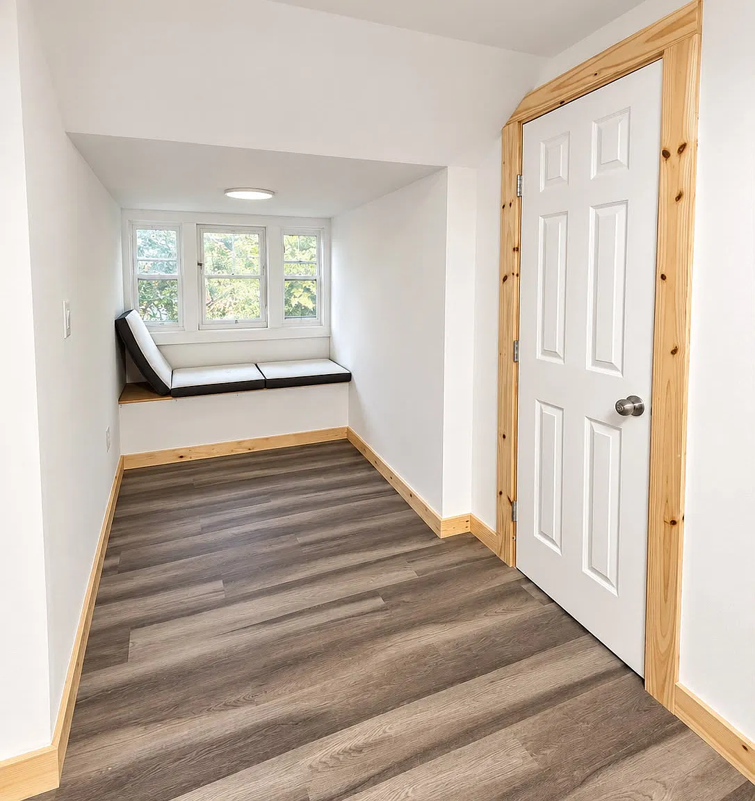 512 W Oak St — Photo 2