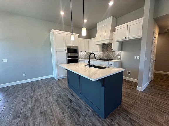 3rd image of 14101 Giverny Ave