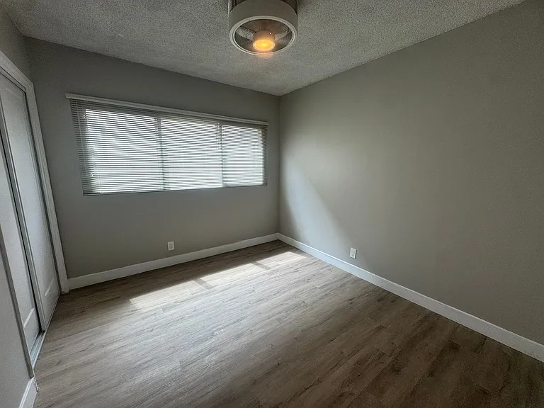 3212 W 84th Pl — Photo 12