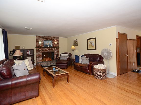 4th image of 67 Lakewood Dr
