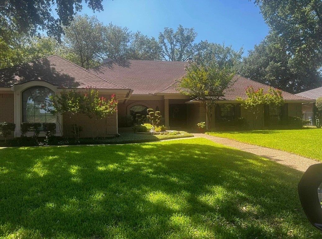 1112 Country Club Ct