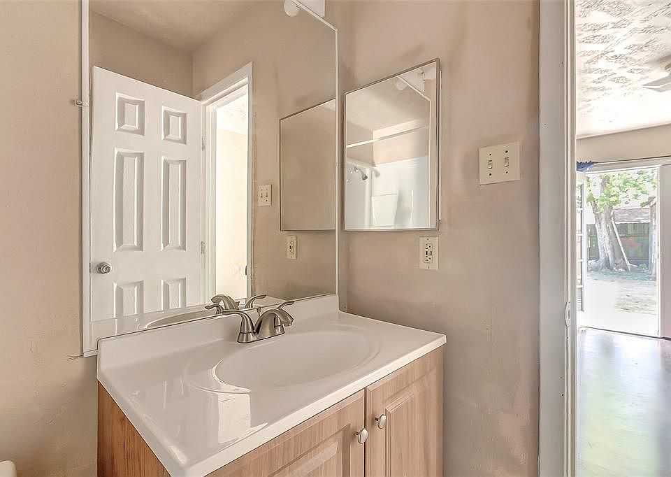1st image of 3627 Wirksworth Dr