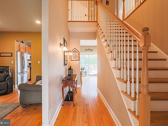 3rd image of 4505 Aubrey Ave