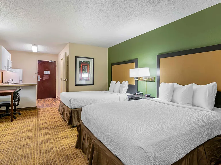 Studio Suite - 2 Full Beds