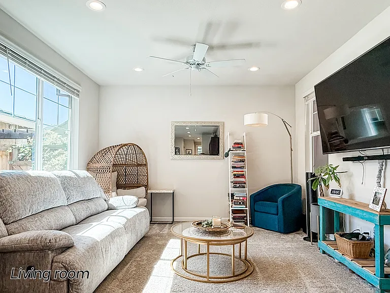 681 W Crocker Ln — Photo 7