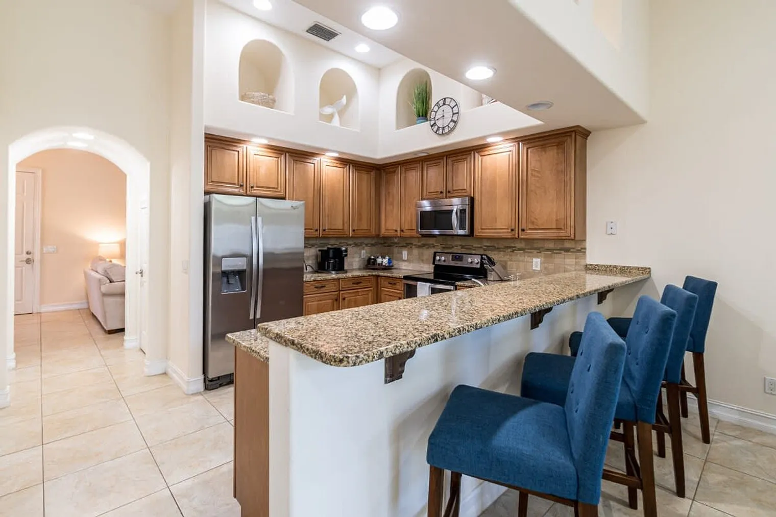 3 bed, 2.0 bath, 3552 sqft, $6,398 — Photo 3