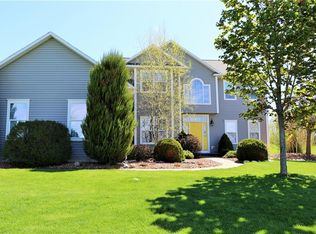 4186 Summit View Dr, Marcellus, NY 13108