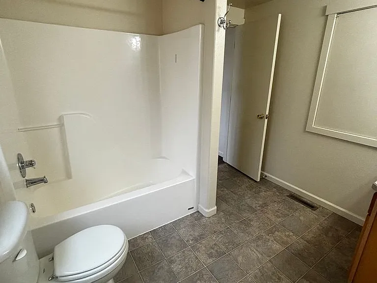 11 SE Cleveland Ave — Photo 17