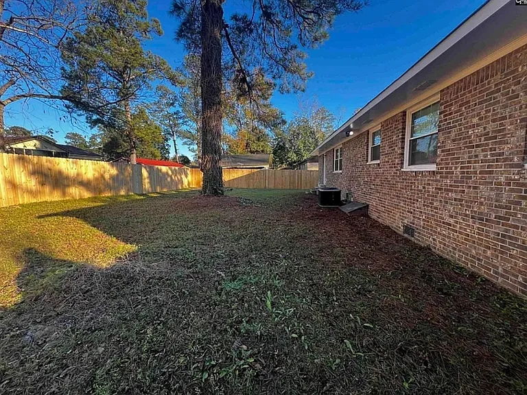 832 Newman St — Photo 30