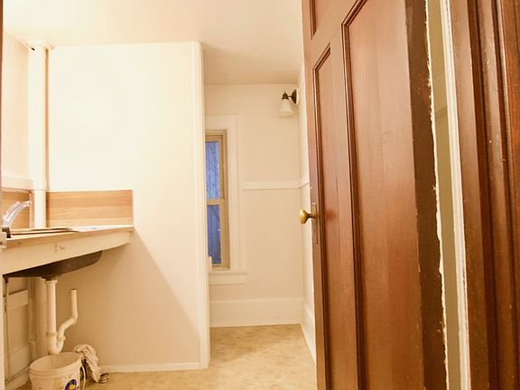 5th image of 419 Queen Anne Ave N Ste 103