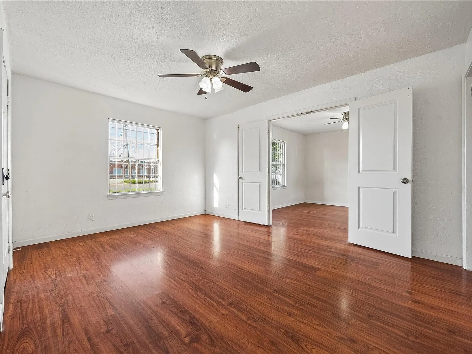 4 bed, 2.5 bath, 2510 sqft, $2,400 — Photo 2