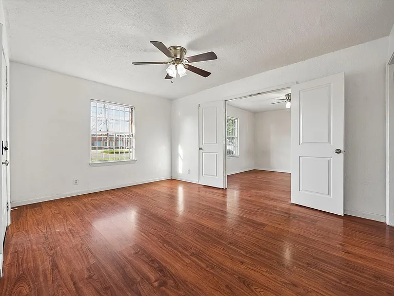 7119 Long Point Rd — Photo 2