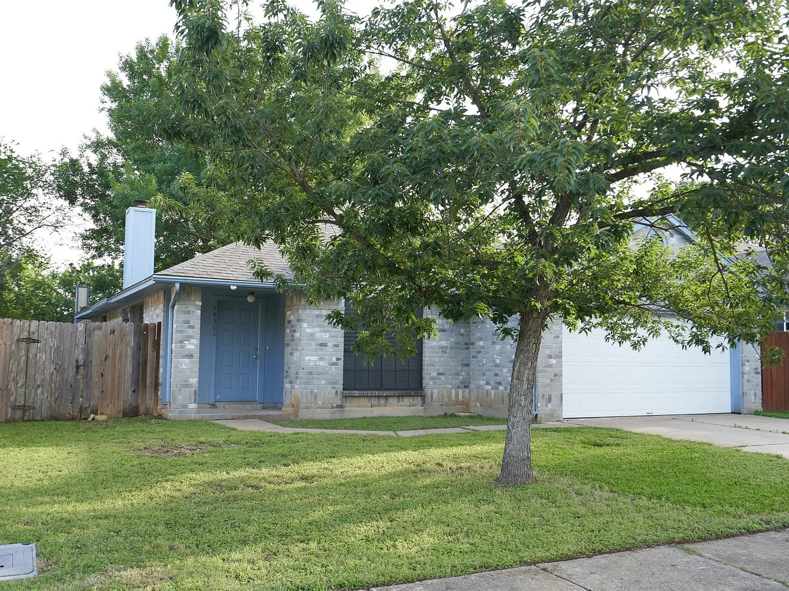 3 bed, 2.0 bath, 1347 sqft, $1,795 — Photo 3
