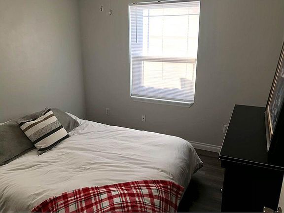 5th image of 810A W Stewart St