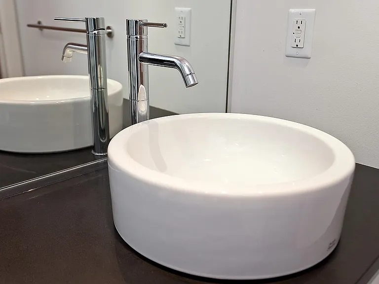 233 Robson St #306 — Photo 6