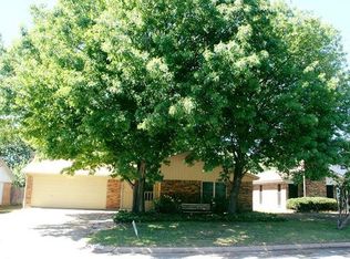 617 NW Charlyne Dr, Burleson, TX 76028