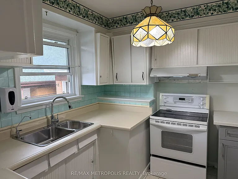 359 Patricia Ave #MAIN — Photo 3