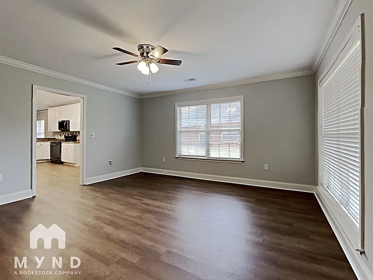 2086 Edgewood Dr — Photo 8