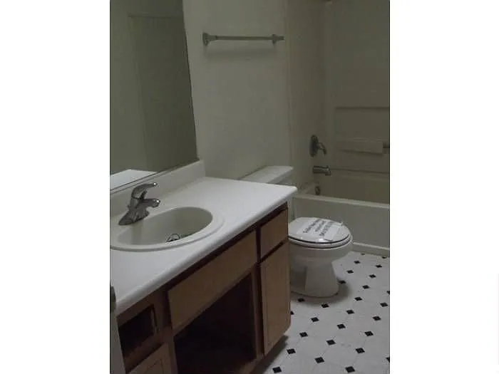 190 Gordon Ln photo 1