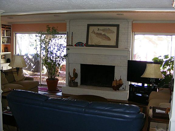 4th image of 416 S Burnett Dr