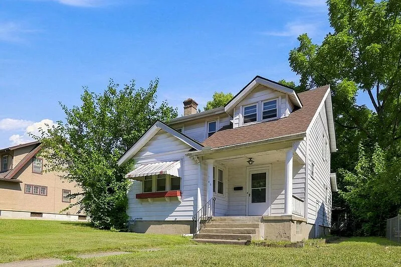 3 bed, 1.0 bath, $1,025 — Photo 2