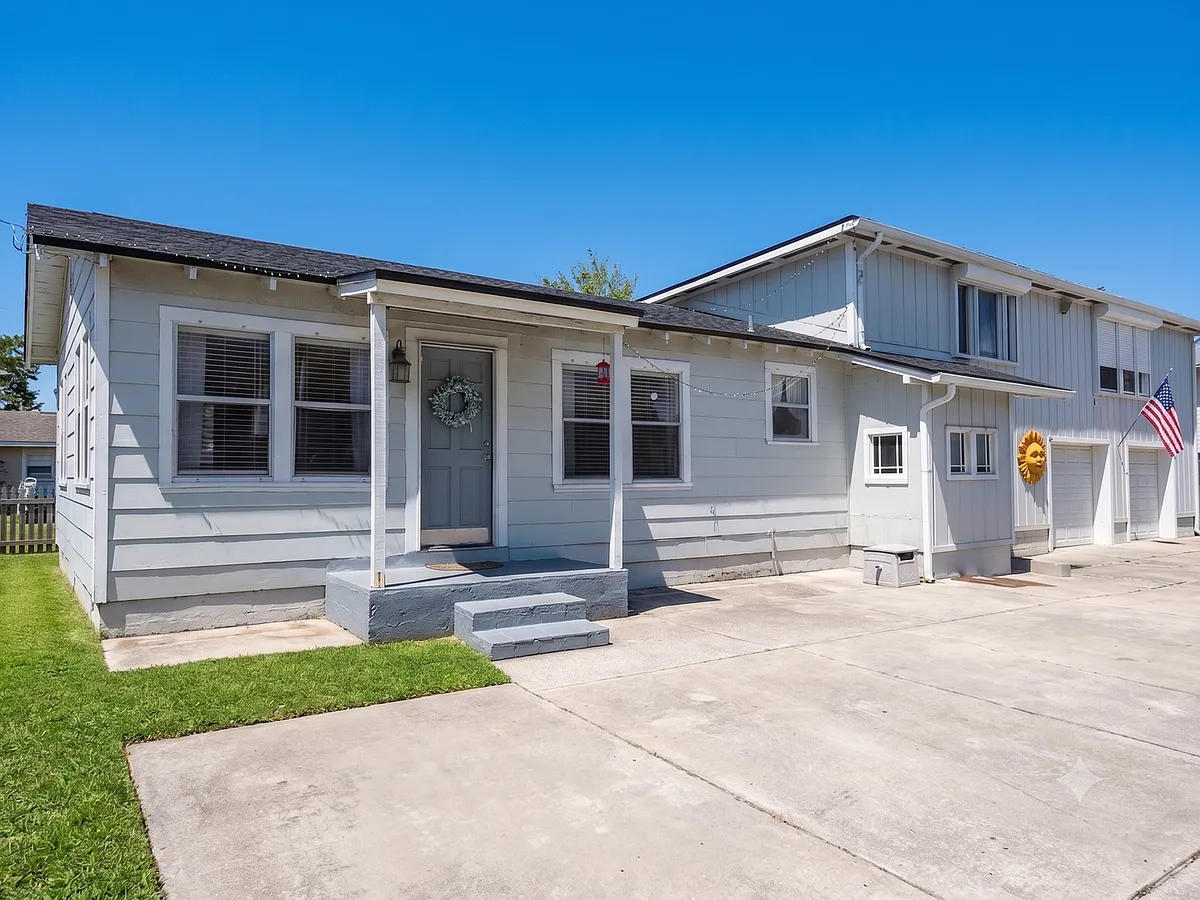 Building Photo - 403 Saint Augustine Blvd
