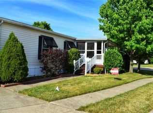12 Emerald Ln #12, Olmsted Falls, OH 44138