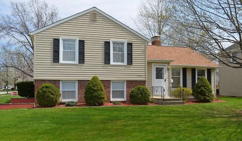 3901 Linden Rd photo 1