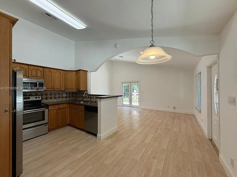 11143 Model Cir E — Photo 4