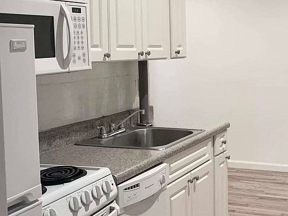2nd image of 316 E 49th St APT 5D