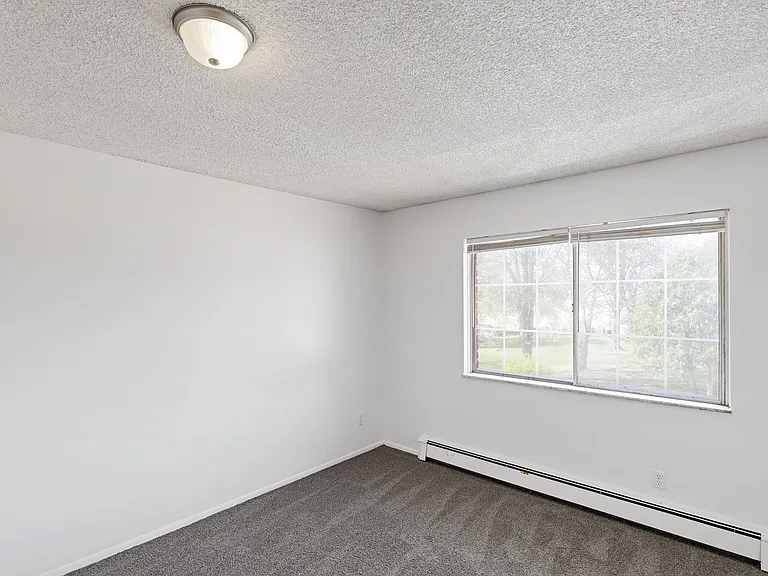 210 S Monroe St — Photo 12