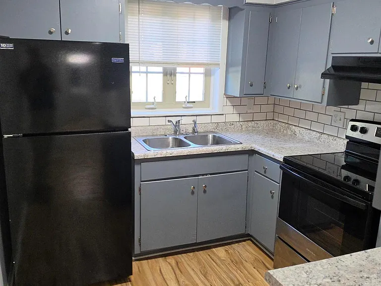 4445 Chowen Ave S — Photo 2
