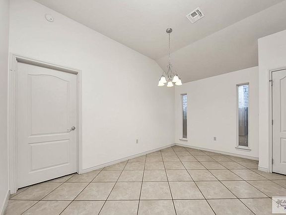 5th image of 2540 Windsor Pl