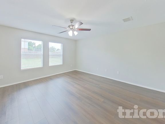 2nd image of 1221 Dianthus Dr