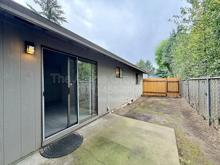 240 NE 143rd Ave — Photo 23