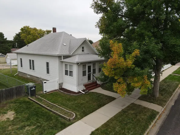 516 S Montana St, Mitchell, SD 57301