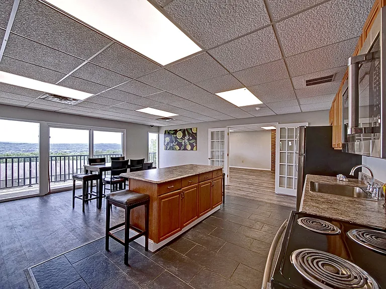 Highland Club Apartments — Photo 28
